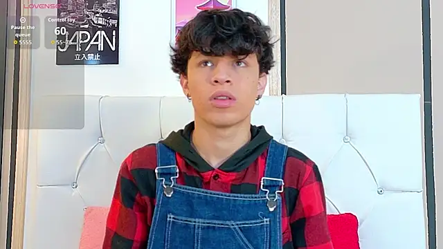 Axel  Evans online show from November 17, 2025, 12:33 pm