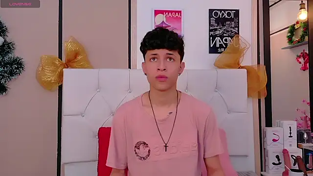 Axel  Evans online show from December 19, 2025, 1:40 pm