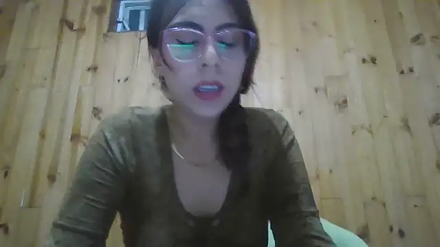 Snapshot of Roselingalvis13 chatting on November 10, 2025, 2:54 am Roselingalvis13 online show from November 10, 2025, 2:54 am