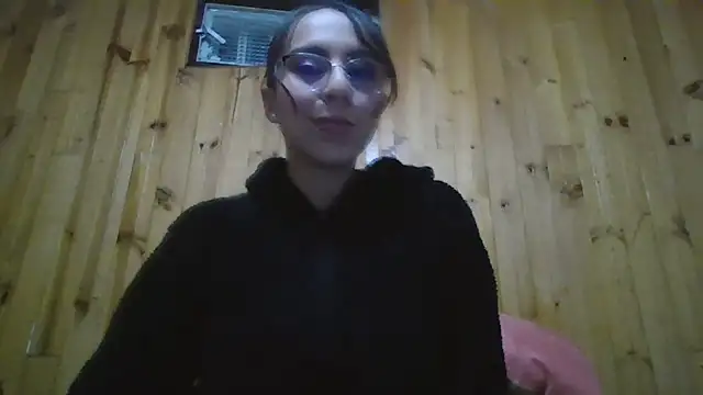 Snapshot of Roselingalvis13 chatting on November 19, 2025, 2:44 am Roselingalvis13 online show from November 19, 2025, 2:44 am