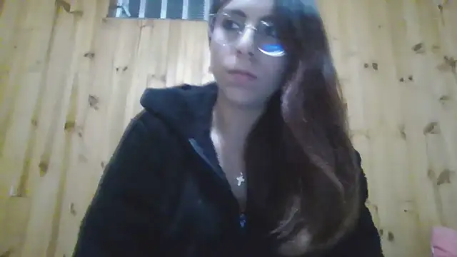 Snapshot of Roselingalvis13 chatting on December 15, 2025, 2:38 am Roselingalvis13 online show from December 15, 2025, 2:38 am