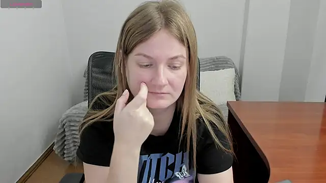 Snapshot of Alisha_Skyes chatting on December 5, 2025, 5:42 pm Alisha Skyes online show from December 5, 2025, 5:42 pm