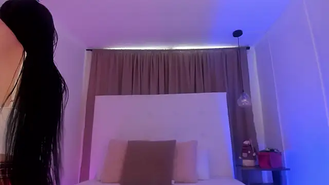 M0lly Beckers online show from November 6, 2025, 2:07 pm