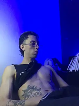 redmen69 online show from March 3, 2026, 3:56 am