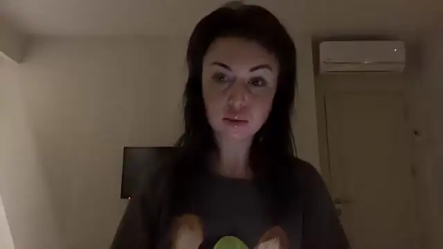 Snapshot of Gilin1 chatting on November 2, 2025, 8:44 pm Gilin1 online show from November 2, 2025, 8:44 pm