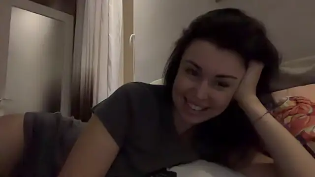 Snapshot of Gilin1 chatting on November 19, 2025, 8:20 pm Gilin1 online show from November 19, 2025, 8:20 pm