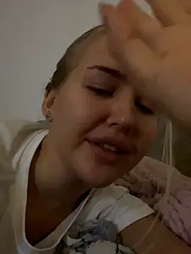 Snapshot of CandyVice chatting on October 28, 2025, 8:22 pm CandyVice online show from October 28, 2025, 8:22 pm