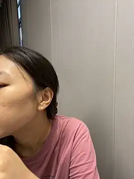 haiyan125216 online show from October 18, 2025, 6:05 am