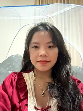 Snapshot of Bella_7777 chatting on October 13, 2025, 3:45 pm Bella 7777 online show from October 13, 2025, 3:45 pm