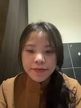 Snapshot of Bella_7777 chatting on October 14, 2025, 8:15 am Bella 7777 online show from October 14, 2025, 8:15 am