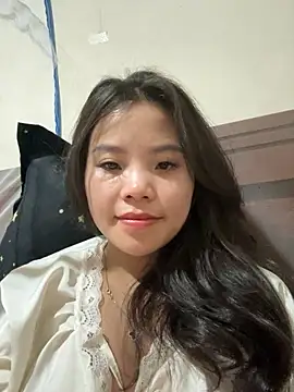 Snapshot of Bella_7777 chatting on October 16, 2025, 6:20 pm Bella 7777 online show from October 16, 2025, 6:20 pm