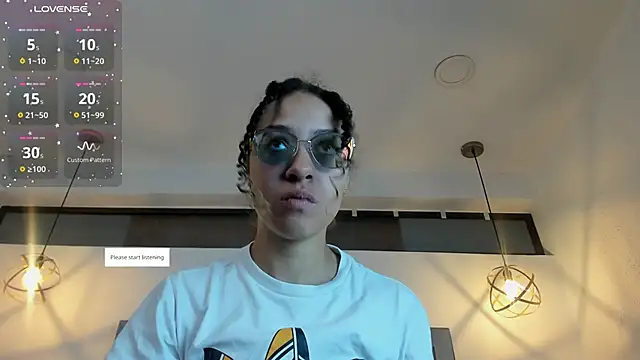 Hanna Cornee  online show from November 5, 2025, 2:06 pm