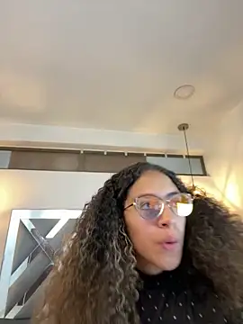 Hanna Cornee  online show from November 8, 2025, 5:12 pm