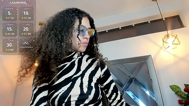 Hanna Cornee  online show from December 1, 2025, 12:21 pm