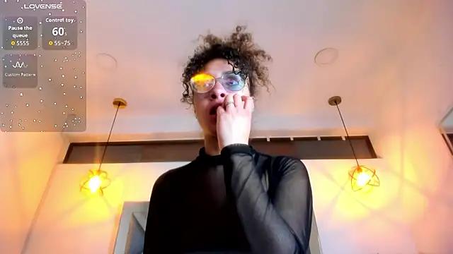 Hanna Cornee  online show from February 21, 2026, 1:23 pm