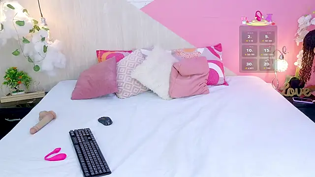 sophia brunette  online show from April 14, 2026, 11:38 am