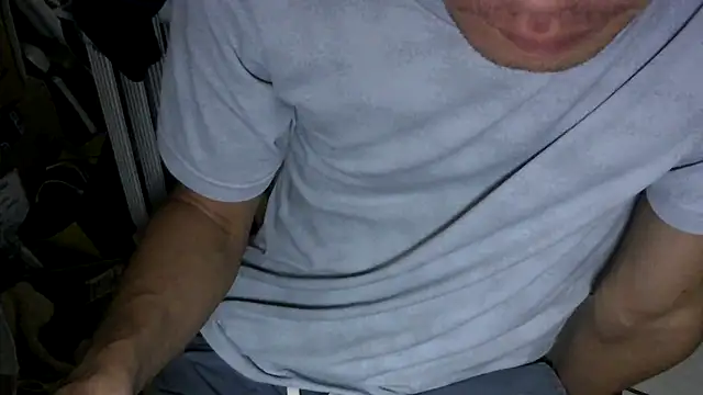 Snapshot of winds1069 chatting on October 26, 2025, 2:56 pm winds1069 online show from October 26, 2025, 2:56 pm