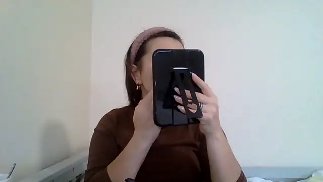 DInaraXRose online show from October 21, 2025, 9:32 am