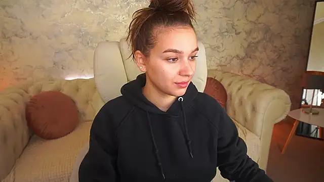 UrMuseOn online show from November 22, 2025, 8:24 am