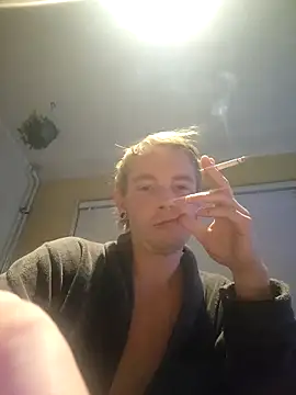 Snapshot of piercingpik chatting on December 22, 2025, 10:40 pm piercingpik online show from December 22, 2025, 10:40 pm