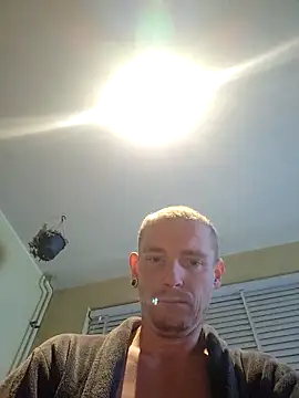 Snapshot of piercingpik chatting on January 5, 2026, 9:51 pm piercingpik online show from January 5, 2026, 9:51 pm