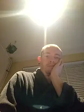 Snapshot of piercingpik chatting on January 7, 2026, 11:07 pm piercingpik online show from January 7, 2026, 11:07 pm