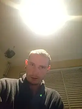 Snapshot of piercingpik chatting on January 12, 2026, 10:37 pm piercingpik online show from January 12, 2026, 10:37 pm