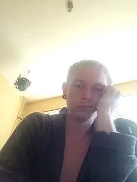 Snapshot of piercingpik chatting on April 22, 2026, 10:39 am piercingpik online show from April 22, 2026, 10:39 am