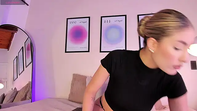 AriaMuse online show from March 3, 2026, 8:04 pm