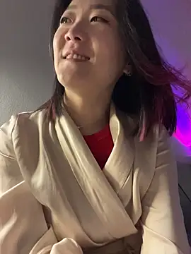 Snapshot of AikoYamada chatting on November 8, 2025, 6:13 am AikoYamada online show from November 8, 2025, 6:13 am