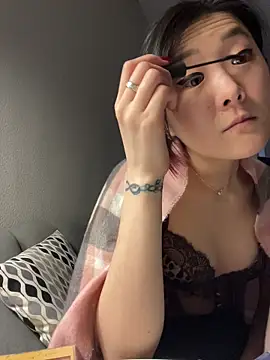 Snapshot of AikoYamada chatting on November 14, 2025, 5:28 am AikoYamada online show from November 14, 2025, 5:28 am