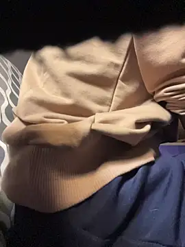 Snapshot of AikoYamada chatting on November 22, 2025, 5:28 am AikoYamada online show from November 22, 2025, 5:28 am