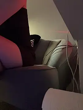 Snapshot of AikoYamada chatting on November 25, 2025, 6:13 am AikoYamada online show from November 25, 2025, 6:13 am