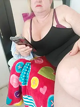 Snapshot of Miss-tetas chatting on December 17, 2025, 3:40 pm Miss-tetas online show from December 17, 2025, 3:40 pm