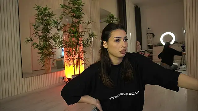 EmmaBlanco online show from December 4, 2025, 8:06 pm