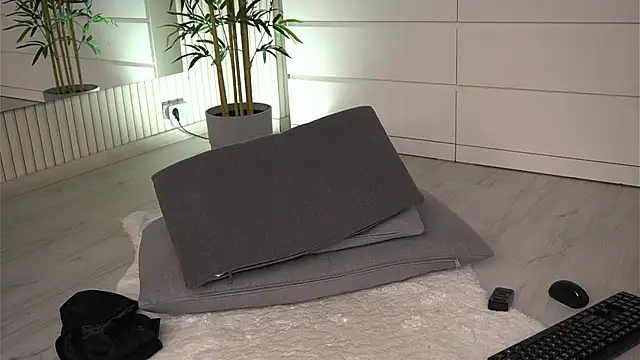 EmmaBlanco online show from April 11, 2026, 7:45 am