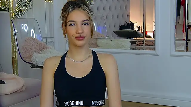 KimmDaviss online show from May 14, 2026, 8:21 am
