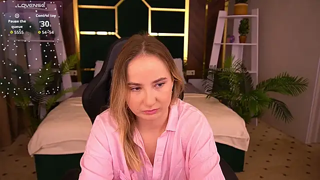 SofieBloom online show from November 10, 2025, 11:48 pm