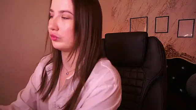 SofieBloom online show from April 10, 2026, 10:36 pm