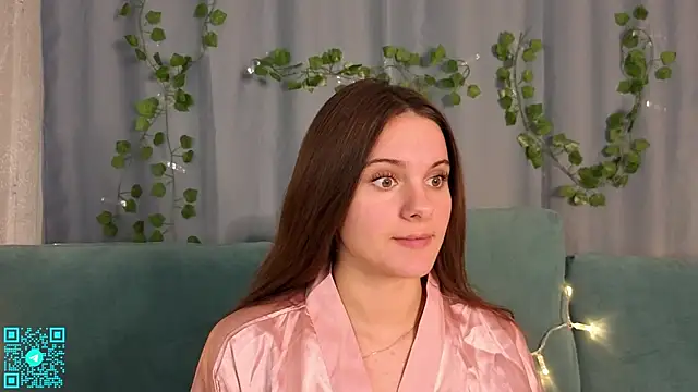 chloemilka online show from October 3, 2025, 6:38 pm