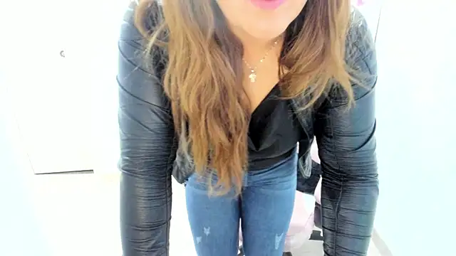 camixxx m online show from May 28, 2026, 11:29 am