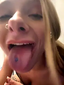 Snapshot of Cheryl555x chatting on October 6, 2025, 2:31 am Cheryl555x online show from October 6, 2025, 2:31 am