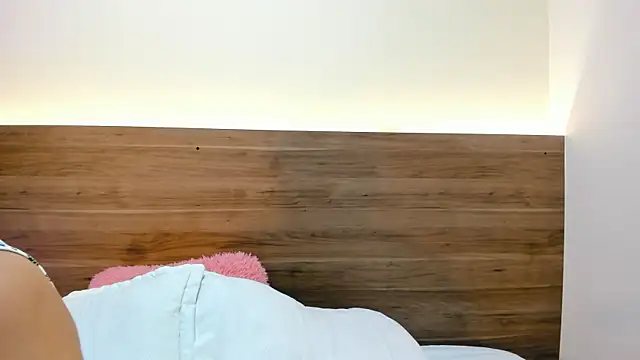 thamiina  online show from April 16, 2026, 11:33 am