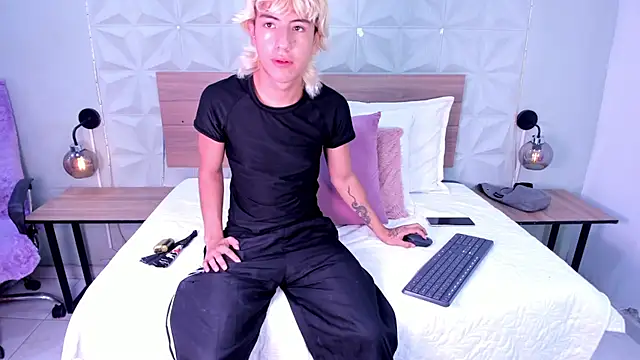 Enrrixxx  online show from February 9, 2026, 11:20 pm