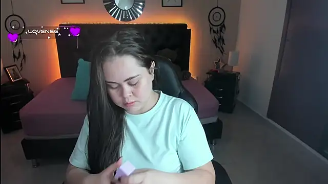 LolaVillalobos online show from September 15, 2025, 1:11 pm