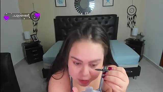 LolaVillalobos online show from October 2, 2025, 1:51 pm