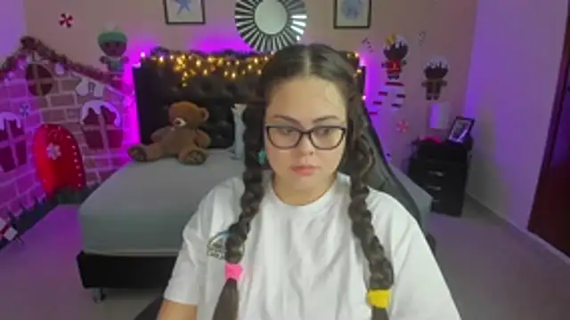 LolaVillalobos online show from January 9, 2026, 11:57 am