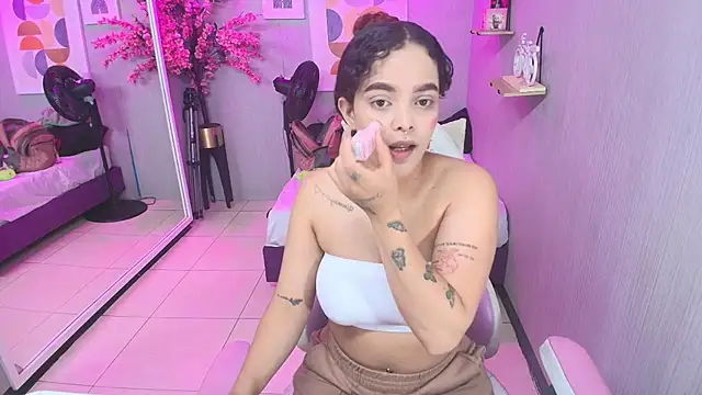 Snapshot of Maggy_t18 chatting on May 21, 2026, 3:35 am Maggy t18 online show from May 21, 2026, 3:35 am