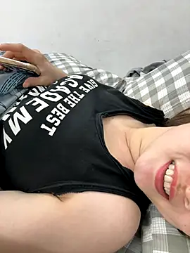 Snapshot of PhuongNhi21 chatting on October 29, 2025, 1:35 pm PhuongNhi21 online show from October 29, 2025, 1:35 pm