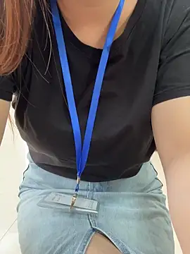 Snapshot of PhuongNhi21 chatting on November 7, 2025, 1:05 am PhuongNhi21 online show from November 7, 2025, 1:05 am